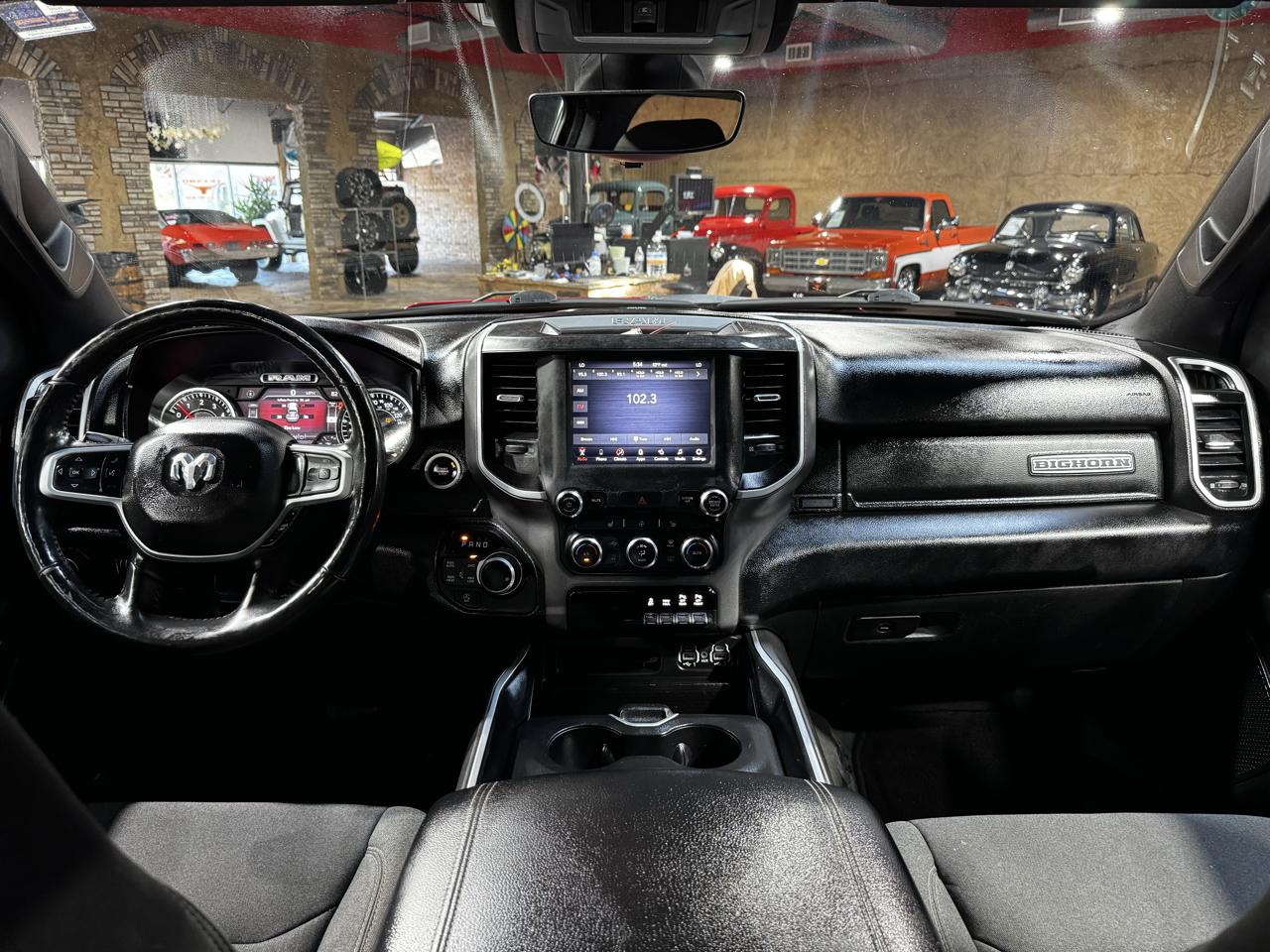 RAM 1500 Big Horn 4x4 Crew Cab 5'7" Box 2020