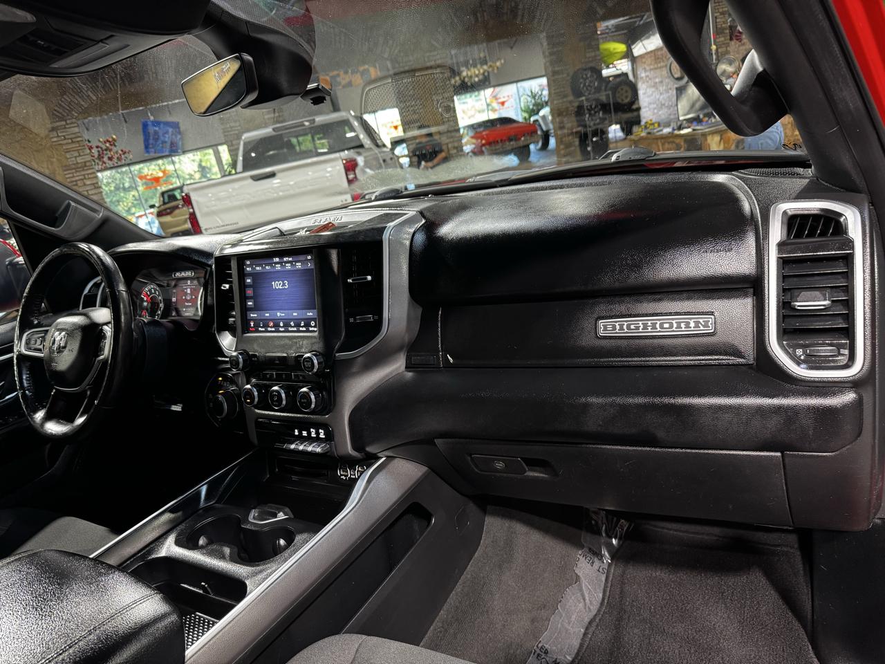 RAM 1500 Big Horn 4x4 Crew Cab 5'7" Box 2020