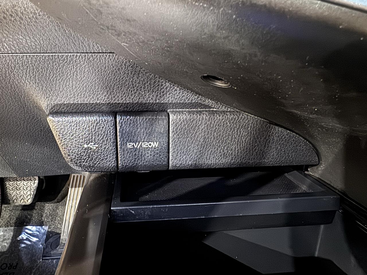 Toyota Camry SE Auto (Natl) 2023