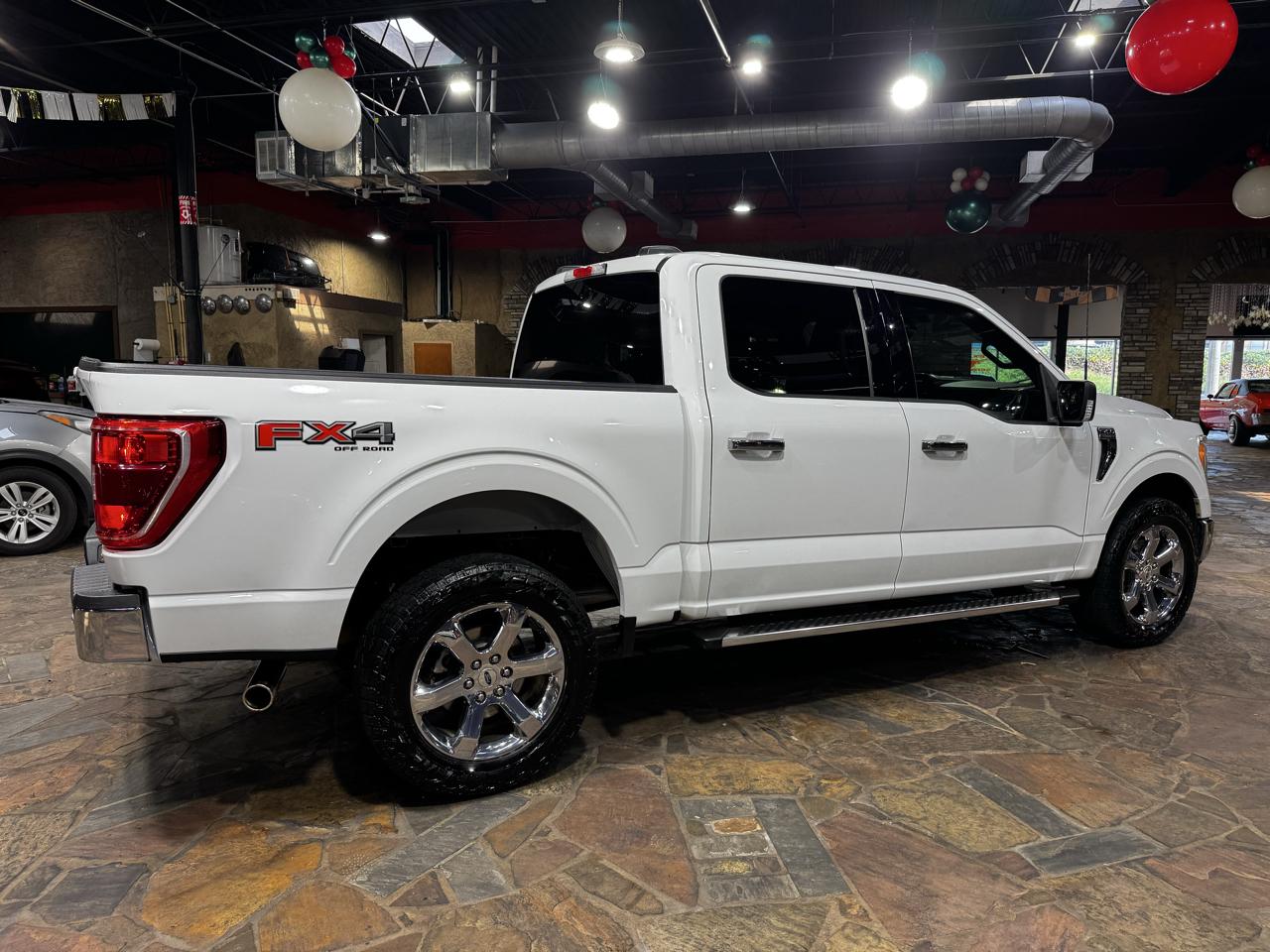 Ford F-150 4WD SuperCrew 145" XLT 2022