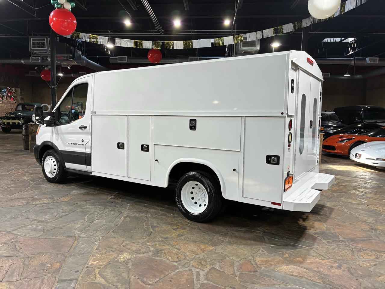 Ford Transit Cutaway T-350 138" 9950 GVWR DRW 2016
