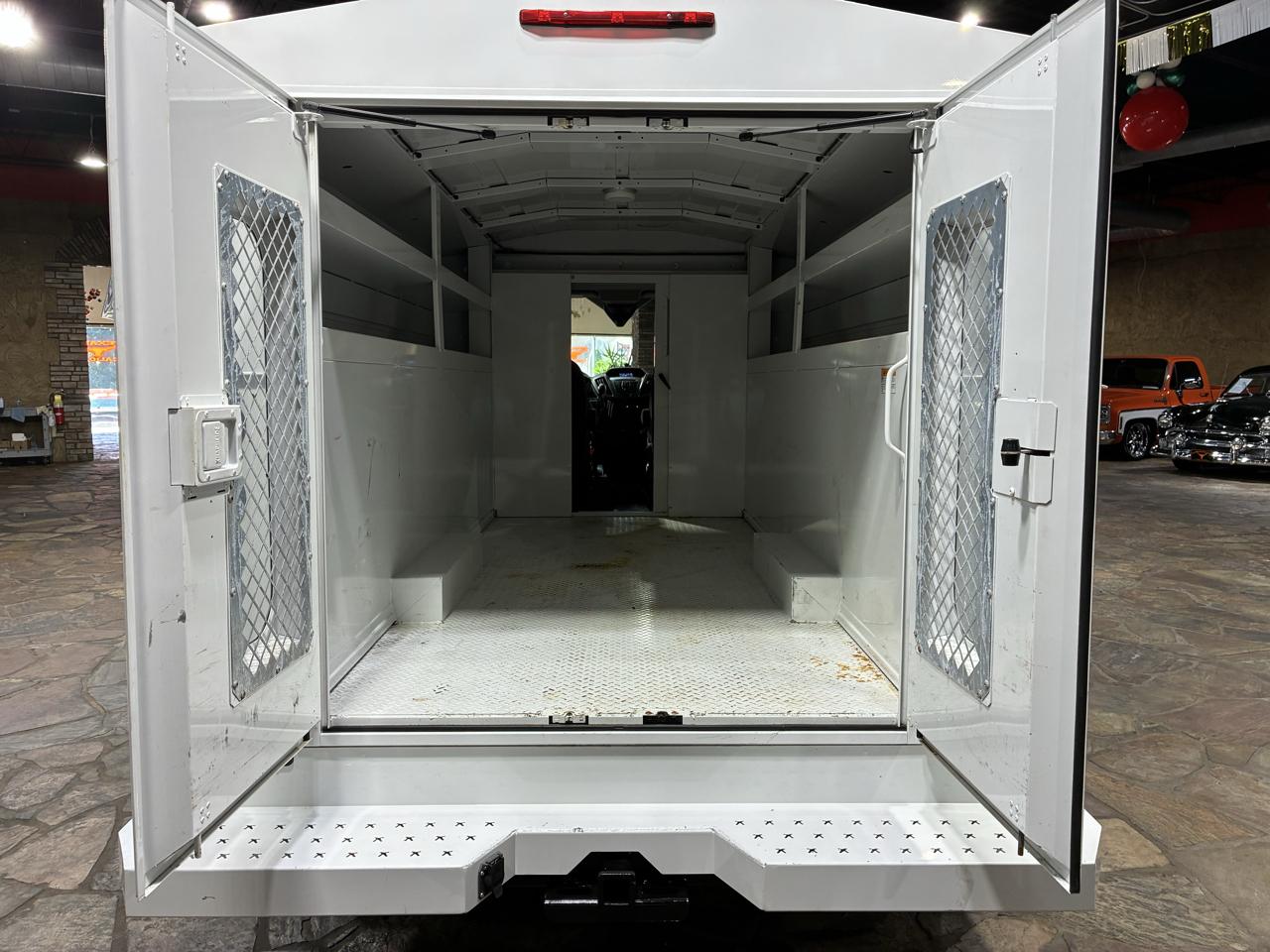 Ford Transit Cutaway T-350 138" 9950 GVWR DRW 2016