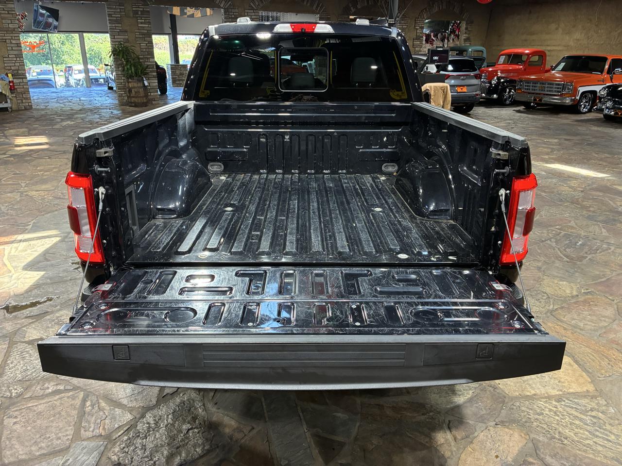 Ford F-150 2WD Supercab 133" Lariat 2022