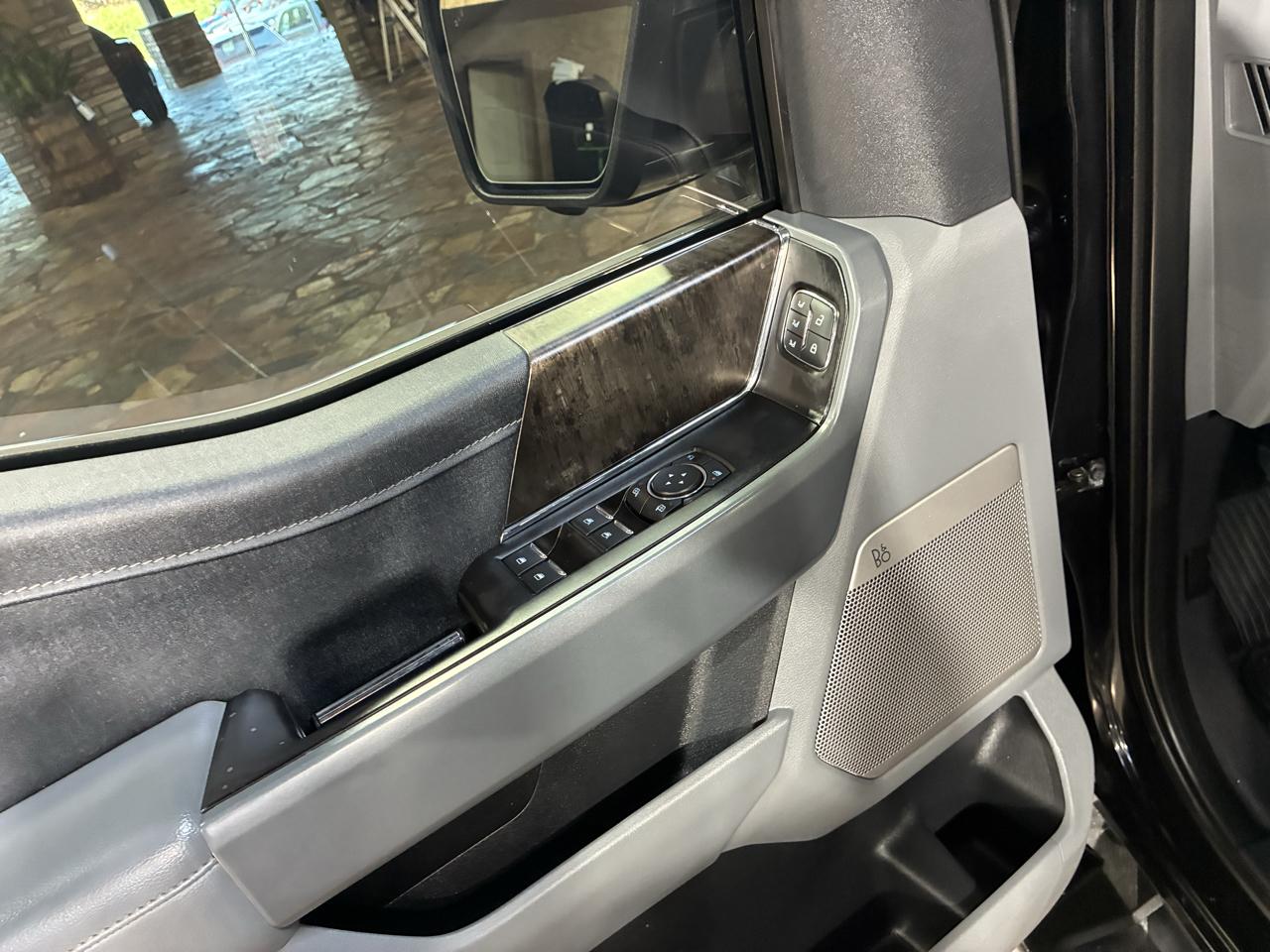 Ford F-150 2WD Supercab 133" Lariat 2022