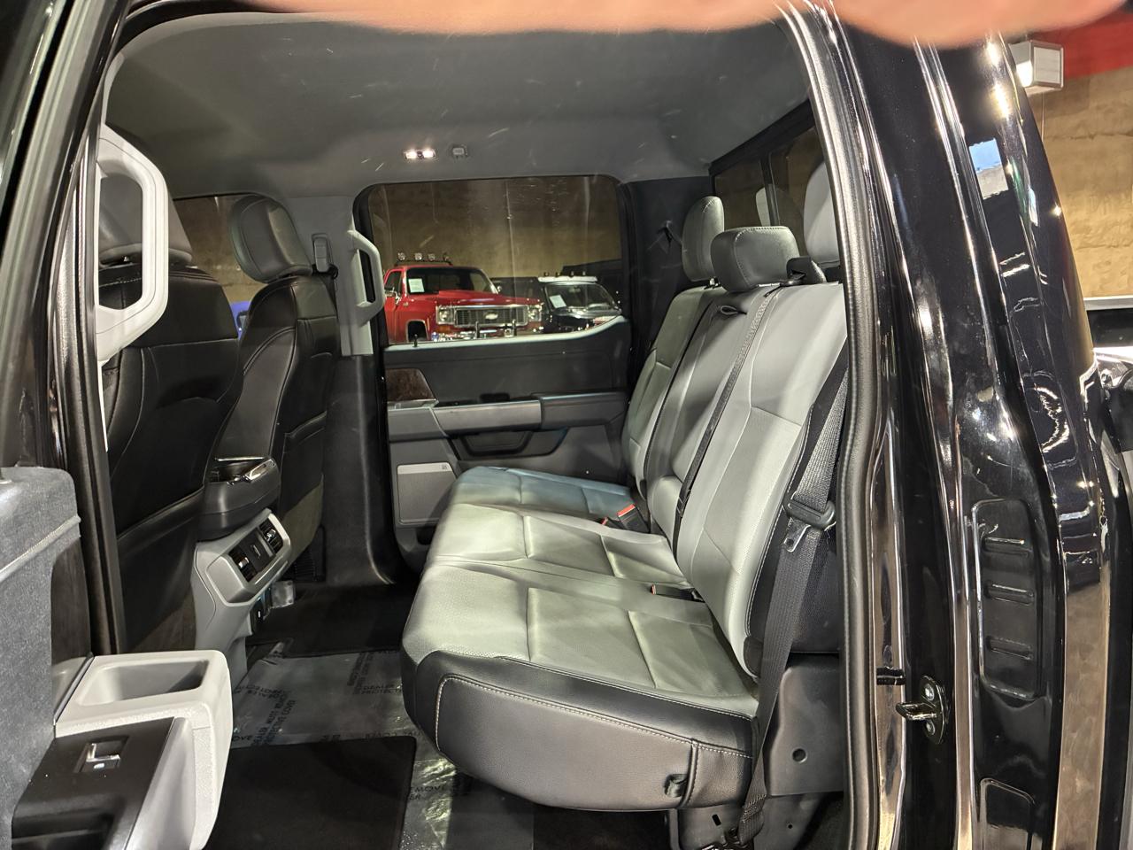 Ford F-150 2WD Supercab 133" Lariat 2022