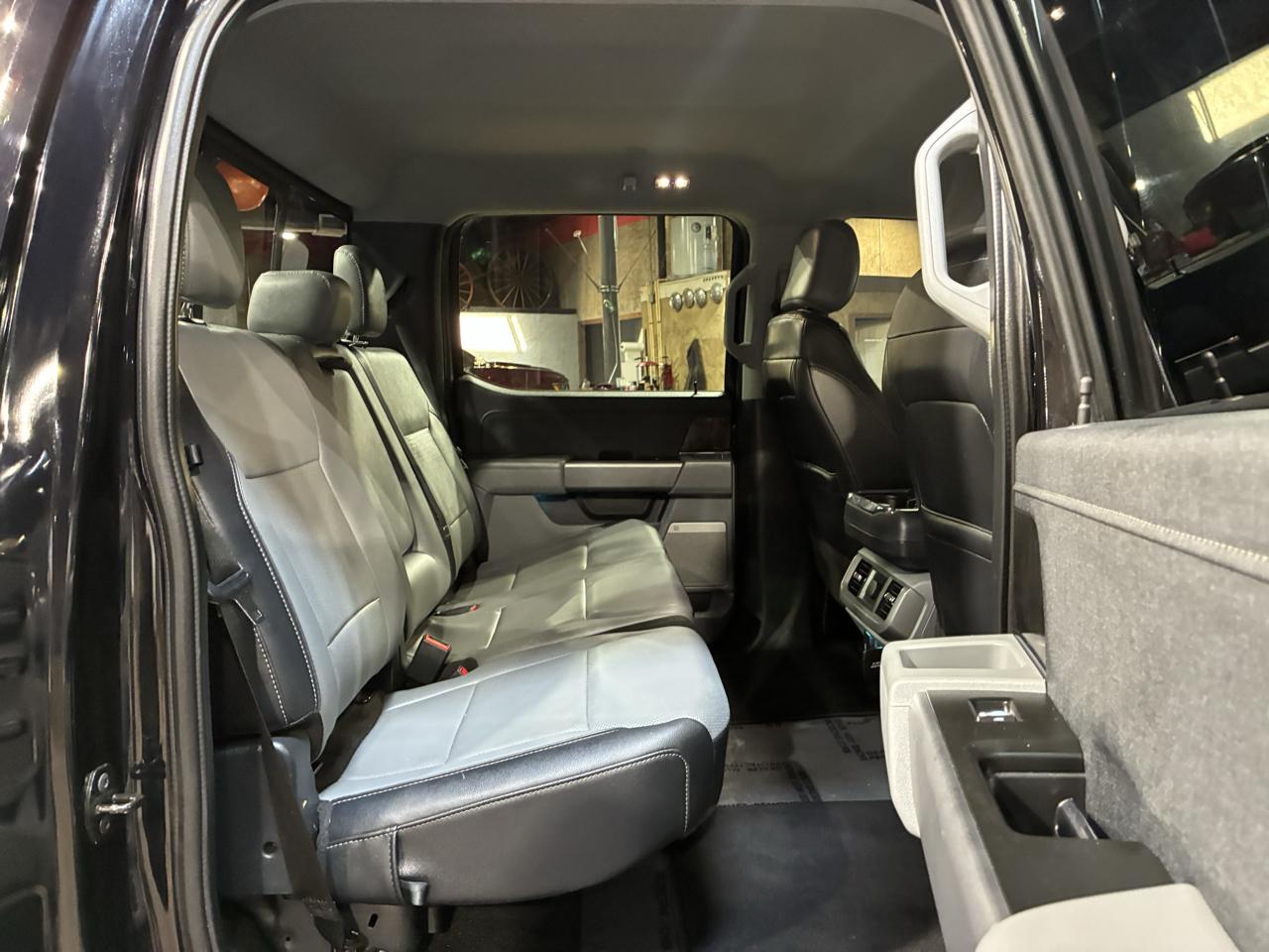 Ford F-150 2WD Supercab 133" Lariat 2022
