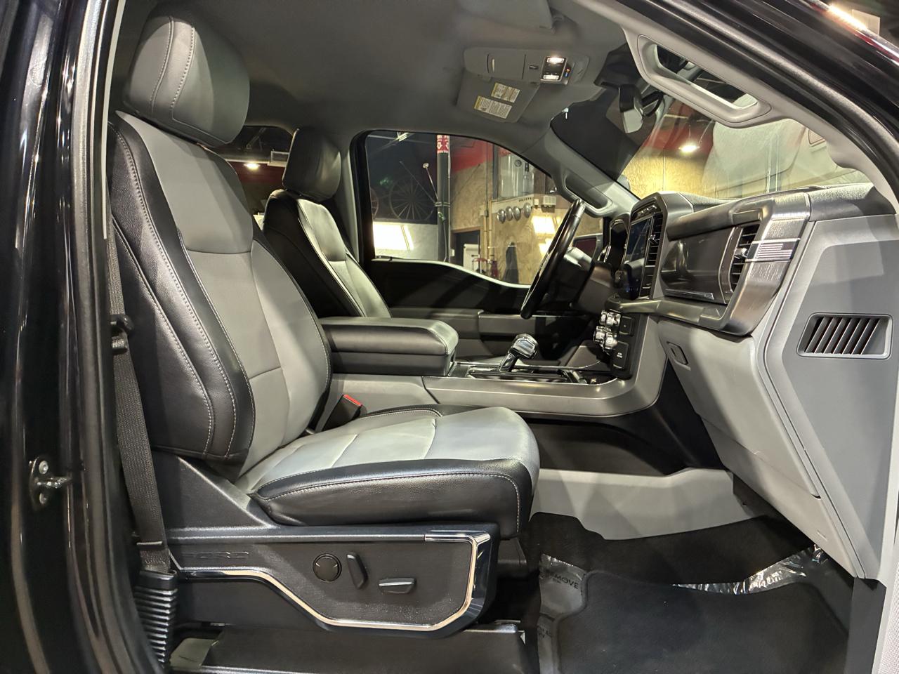 Ford F-150 2WD Supercab 133" Lariat 2022