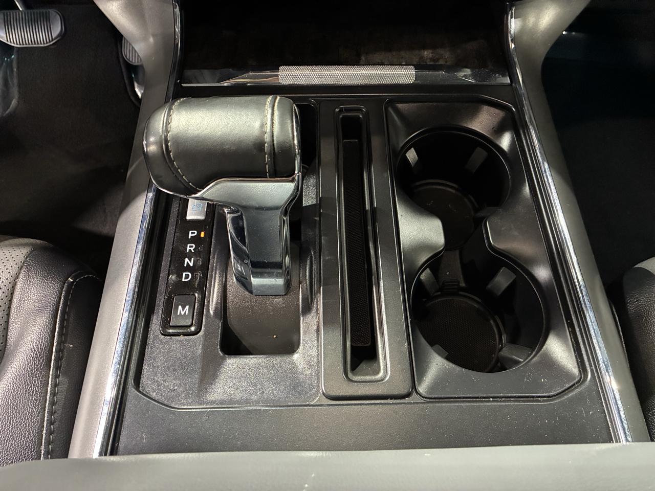 Ford F-150 2WD Supercab 133" Lariat 2022