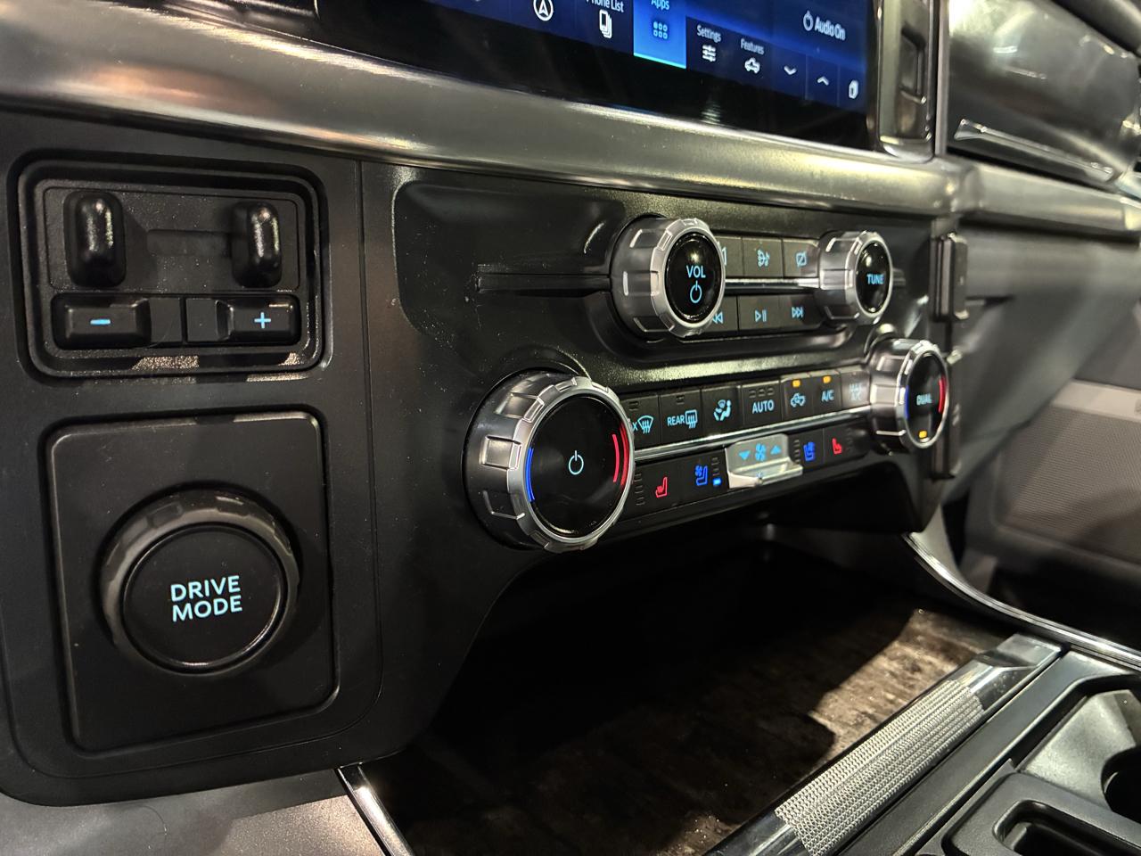 Ford F-150 2WD Supercab 133" Lariat 2022