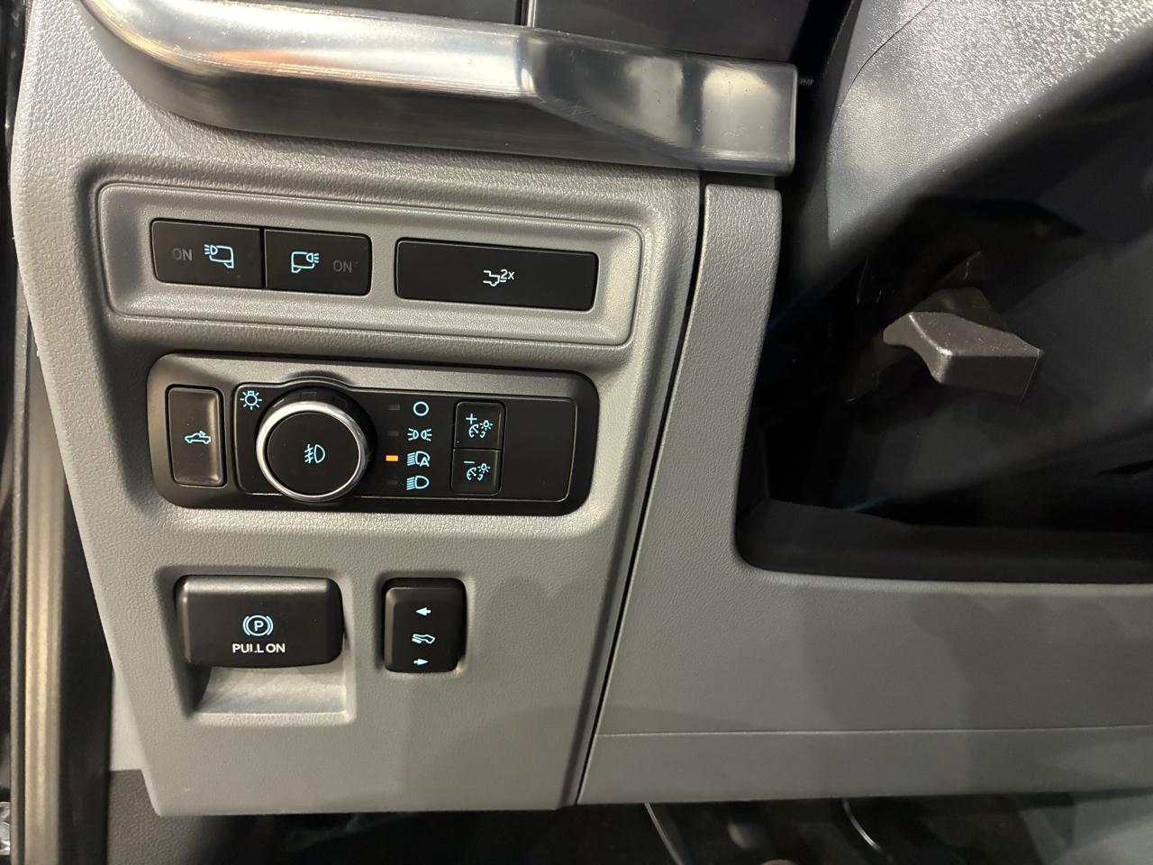 Ford F-150 2WD Supercab 133" Lariat 2022