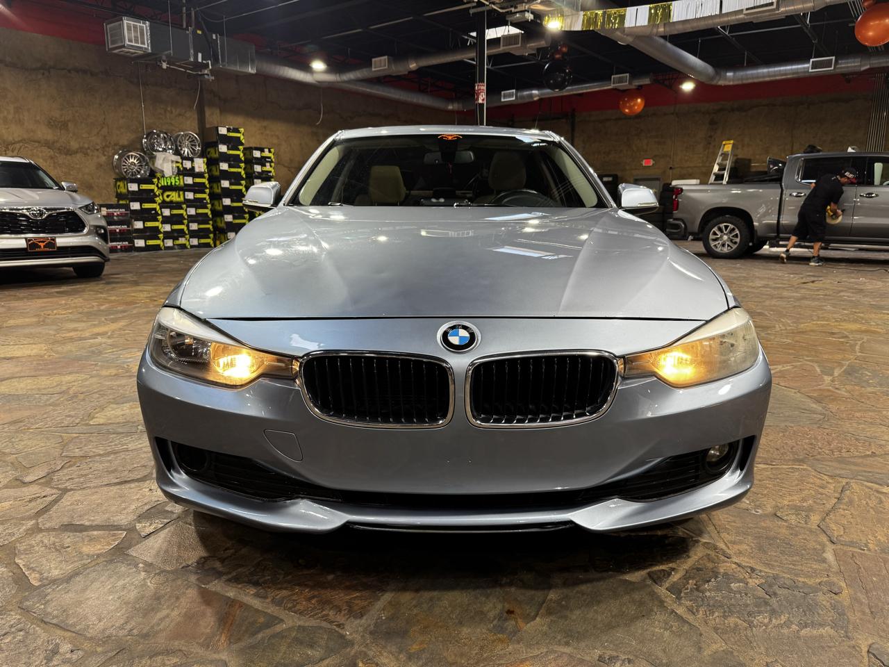 BMW 3 Series 4dr Sdn 320i RWD 2014