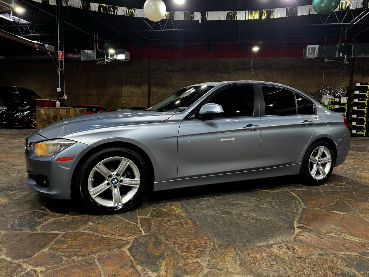 BMW 3 Series 4dr Sdn 320i RWD 2014