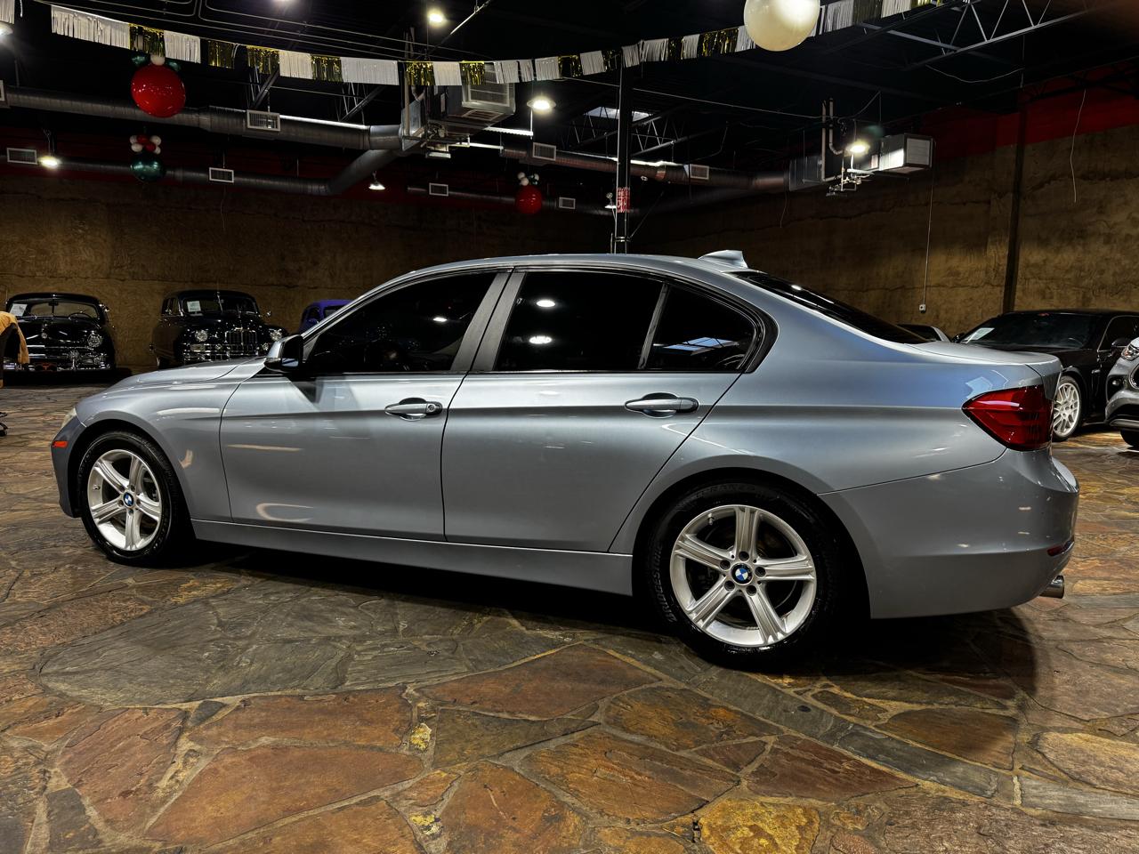 BMW 3 Series 4dr Sdn 320i RWD 2014