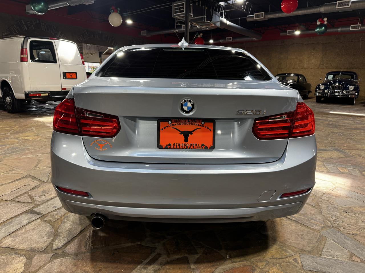 BMW 3 Series 4dr Sdn 320i RWD 2014