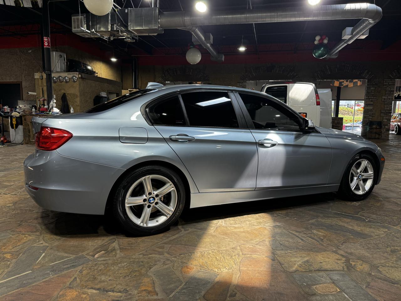 BMW 3 Series 4dr Sdn 320i RWD 2014