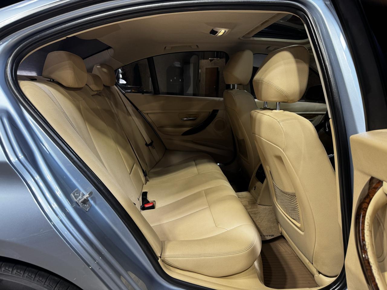 BMW 3 Series 4dr Sdn 320i RWD 2014
