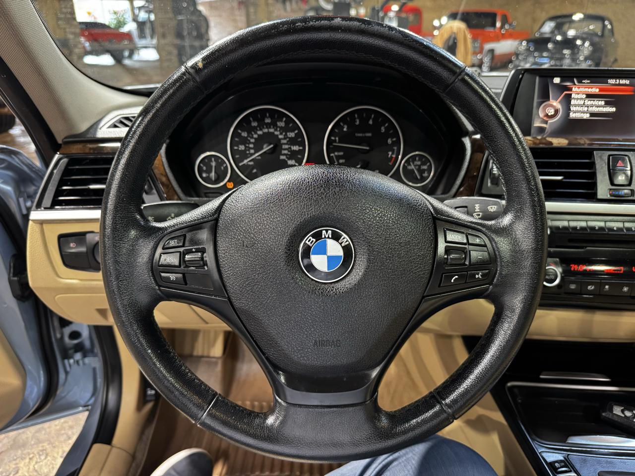 BMW 3 Series 4dr Sdn 320i RWD 2014
