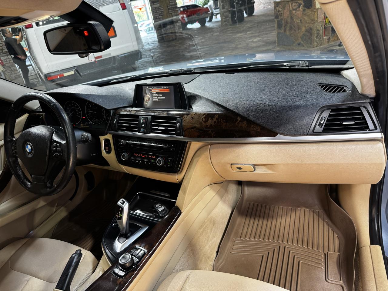 BMW 3 Series 4dr Sdn 320i RWD 2014