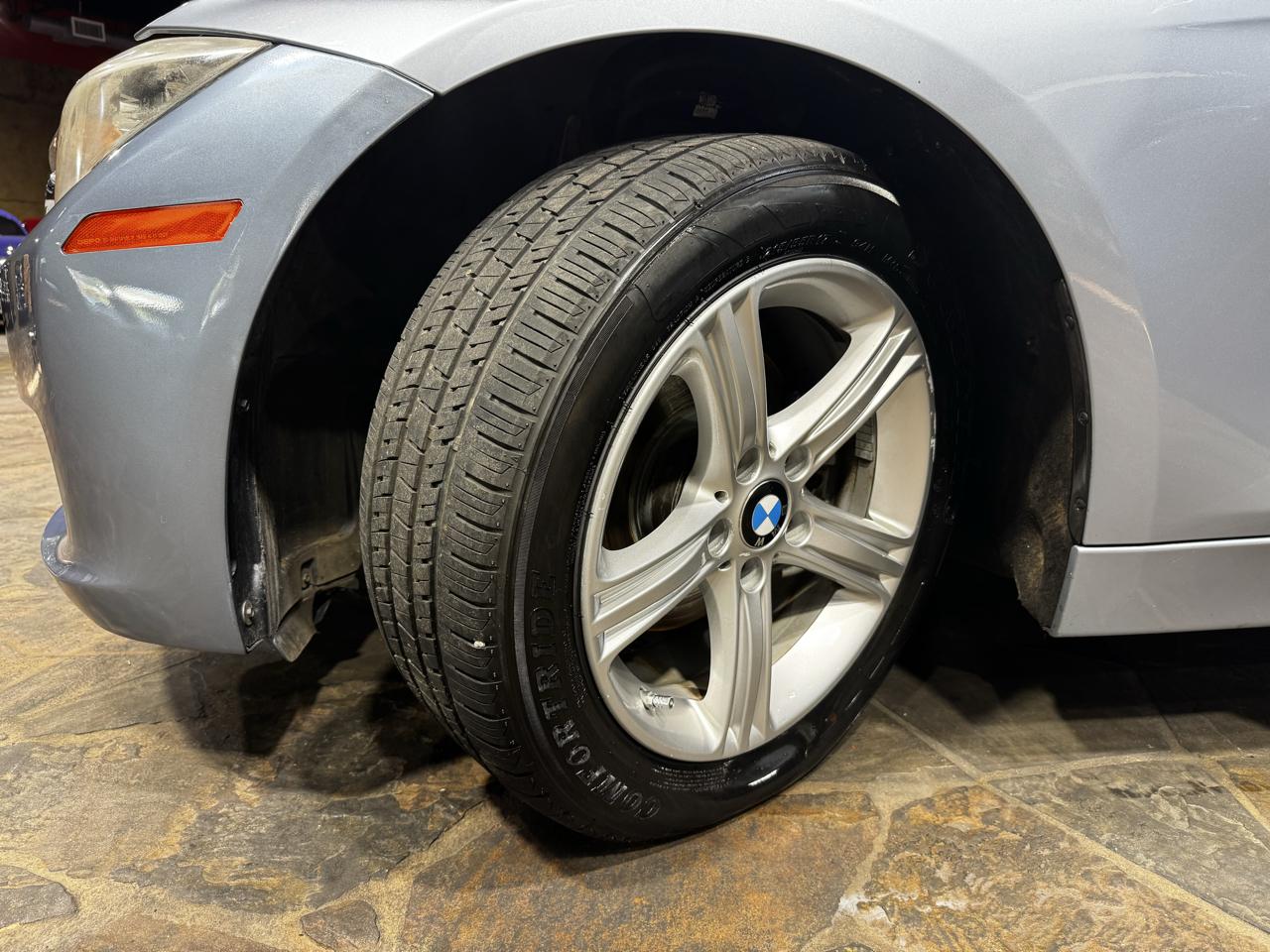 BMW 3 Series 4dr Sdn 320i RWD 2014