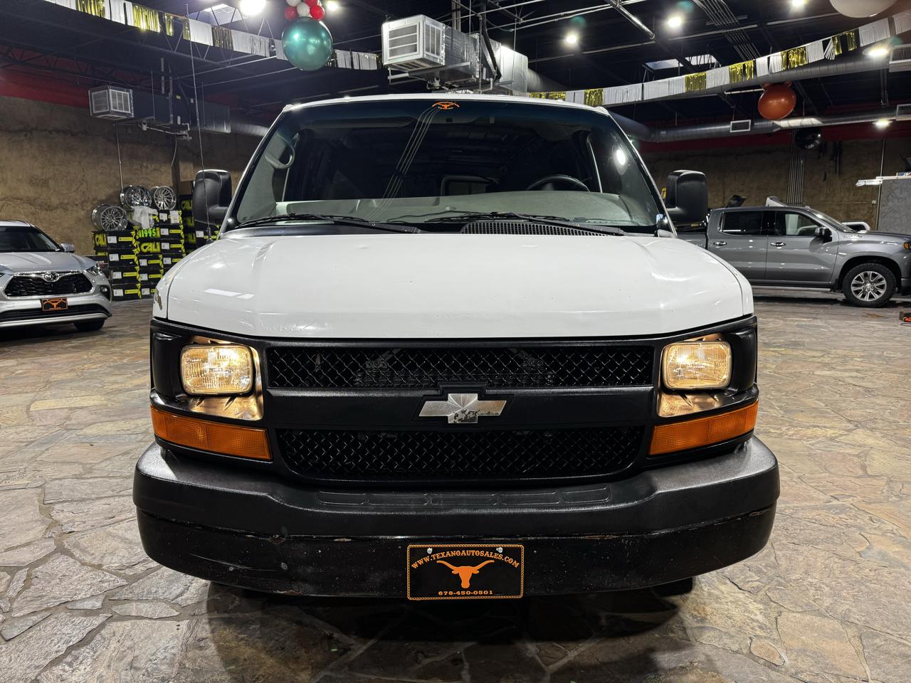 Chevrolet Express Cargo Van RWD 2500 135" 2009