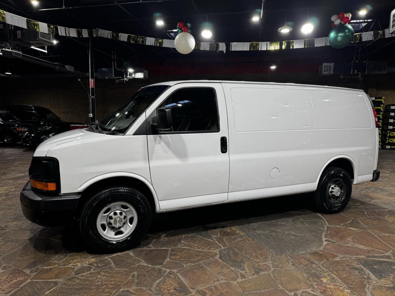 Chevrolet Express Cargo Van RWD 2500 135" 2009