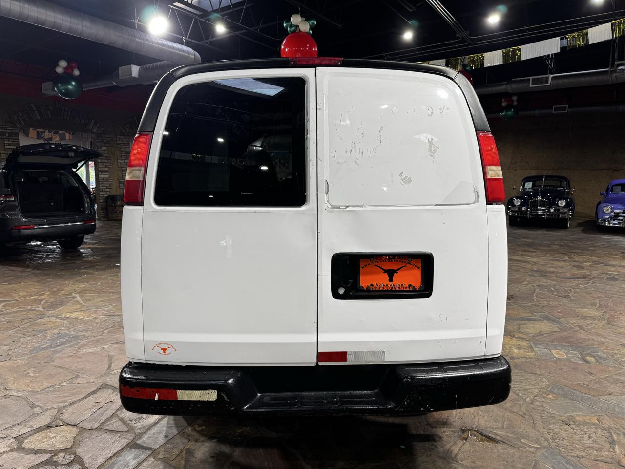 Chevrolet Express Cargo Van RWD 2500 135" 2009