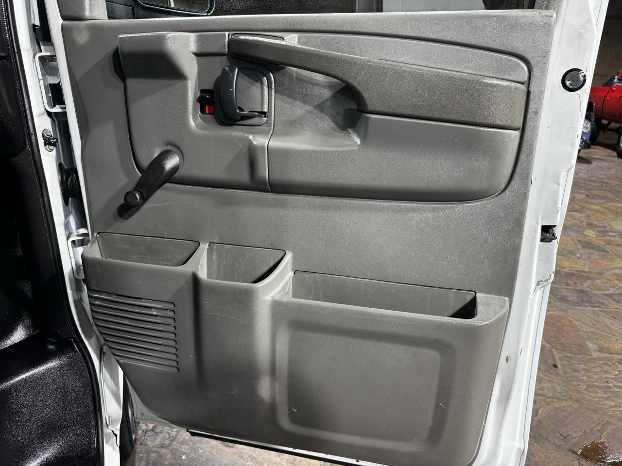 Chevrolet Express Cargo Van RWD 2500 135" 2009
