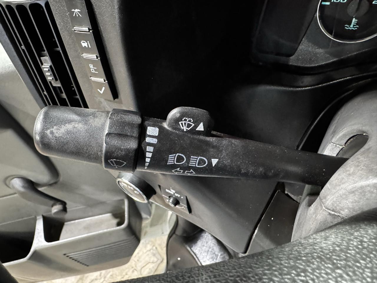 Chevrolet Express Cargo Van RWD 2500 135" 2009