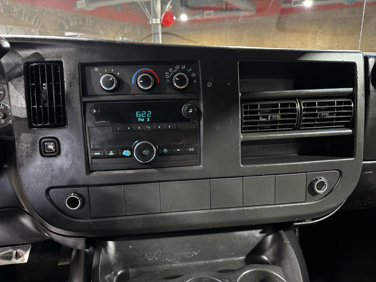 Chevrolet Express Cargo Van RWD 2500 135" 2009