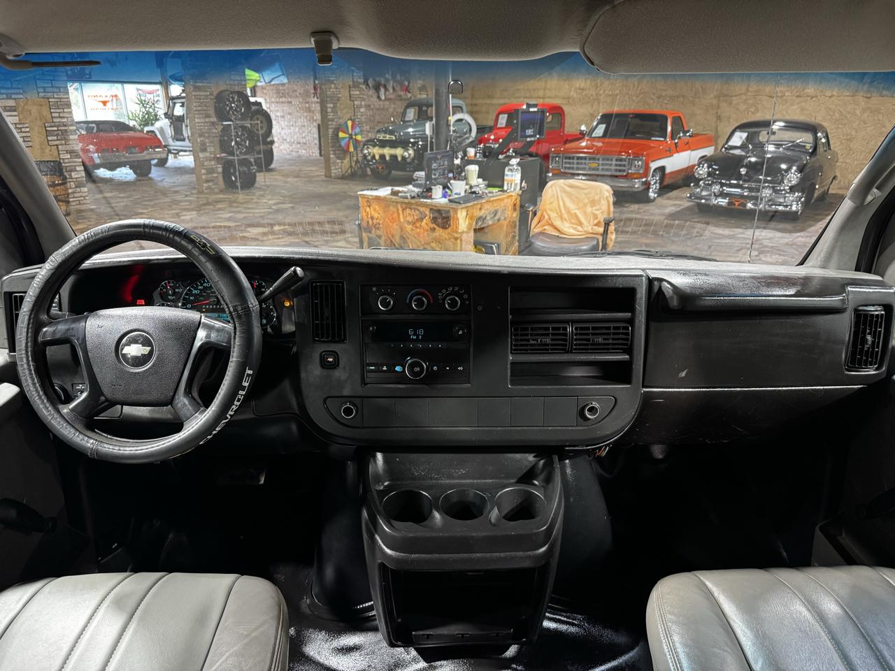 Chevrolet Express Cargo Van RWD 2500 135" 2009