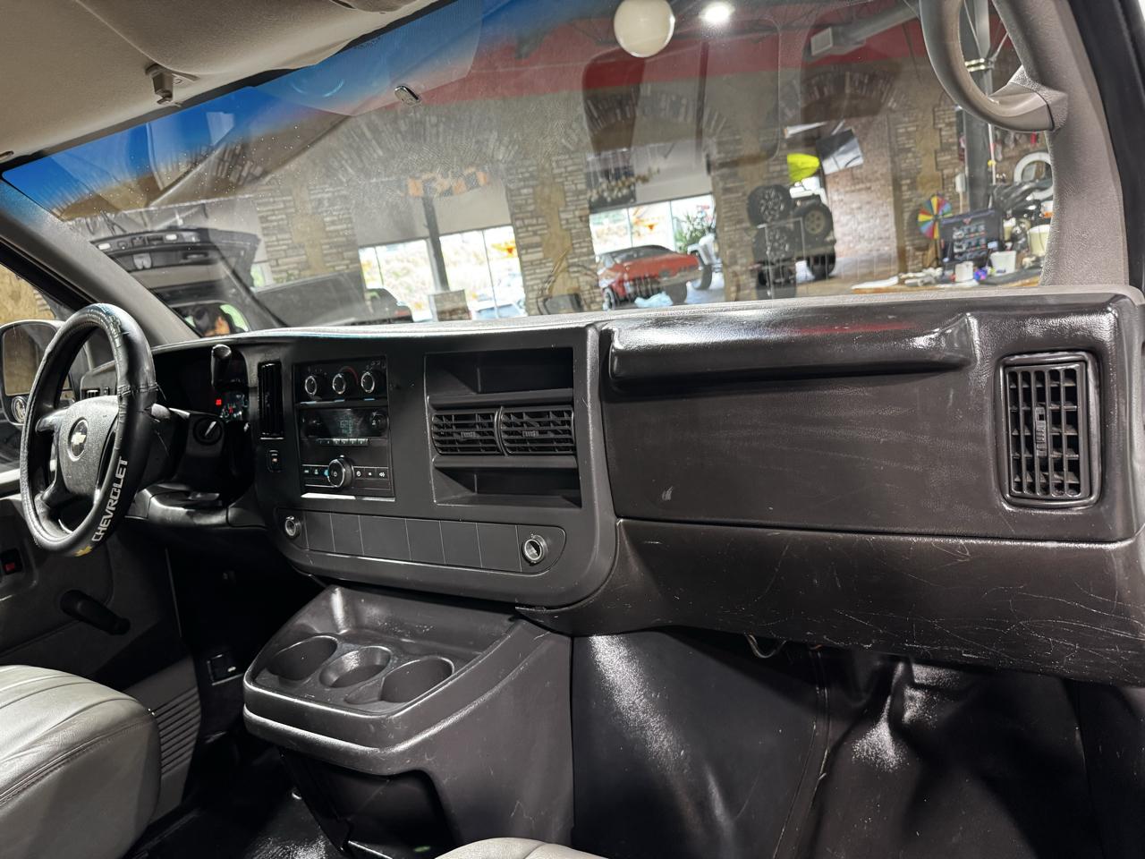 Chevrolet Express Cargo Van RWD 2500 135" 2009