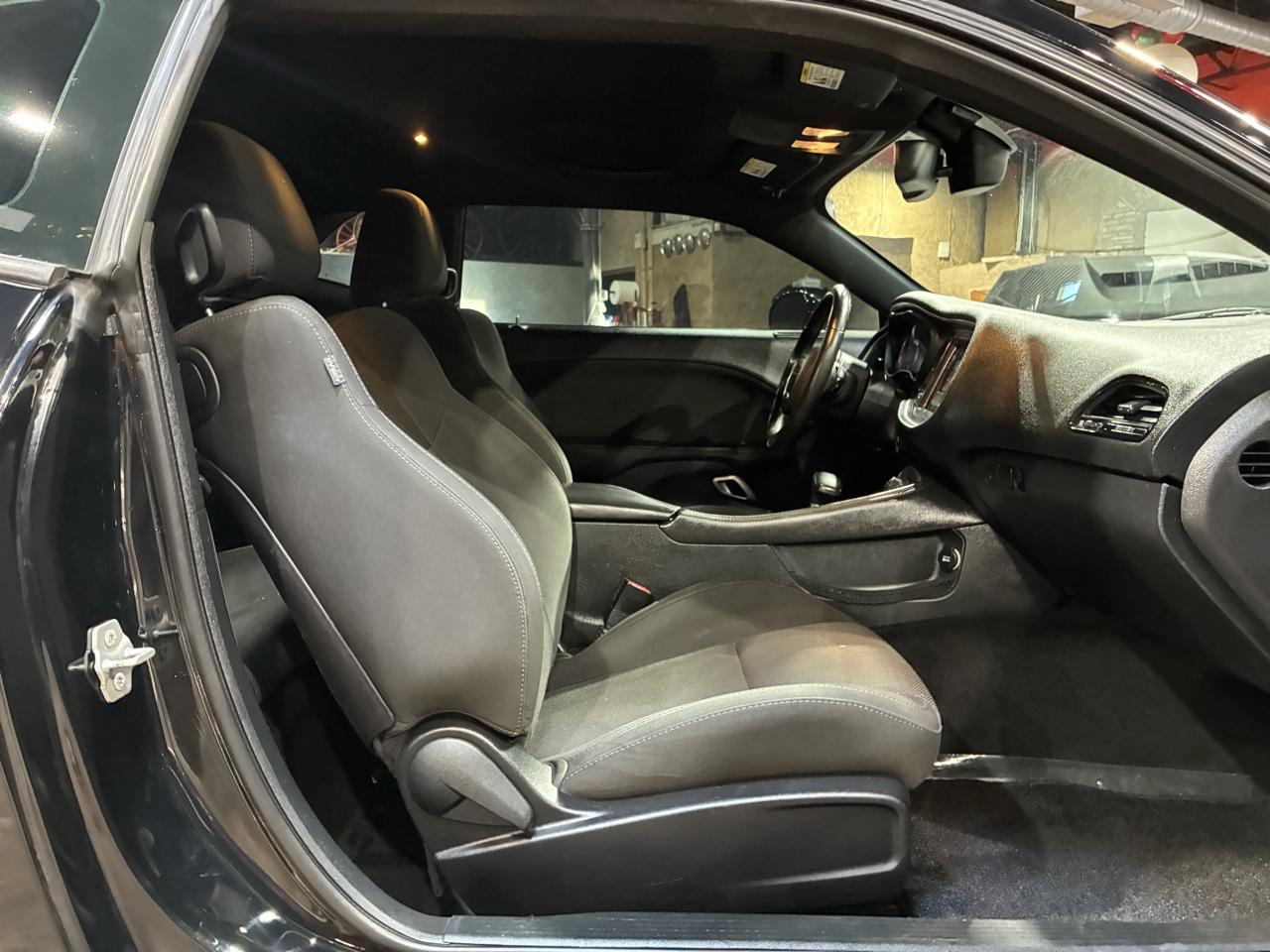 Dodge Challenger 2dr Cpe R/T Shaker 2016