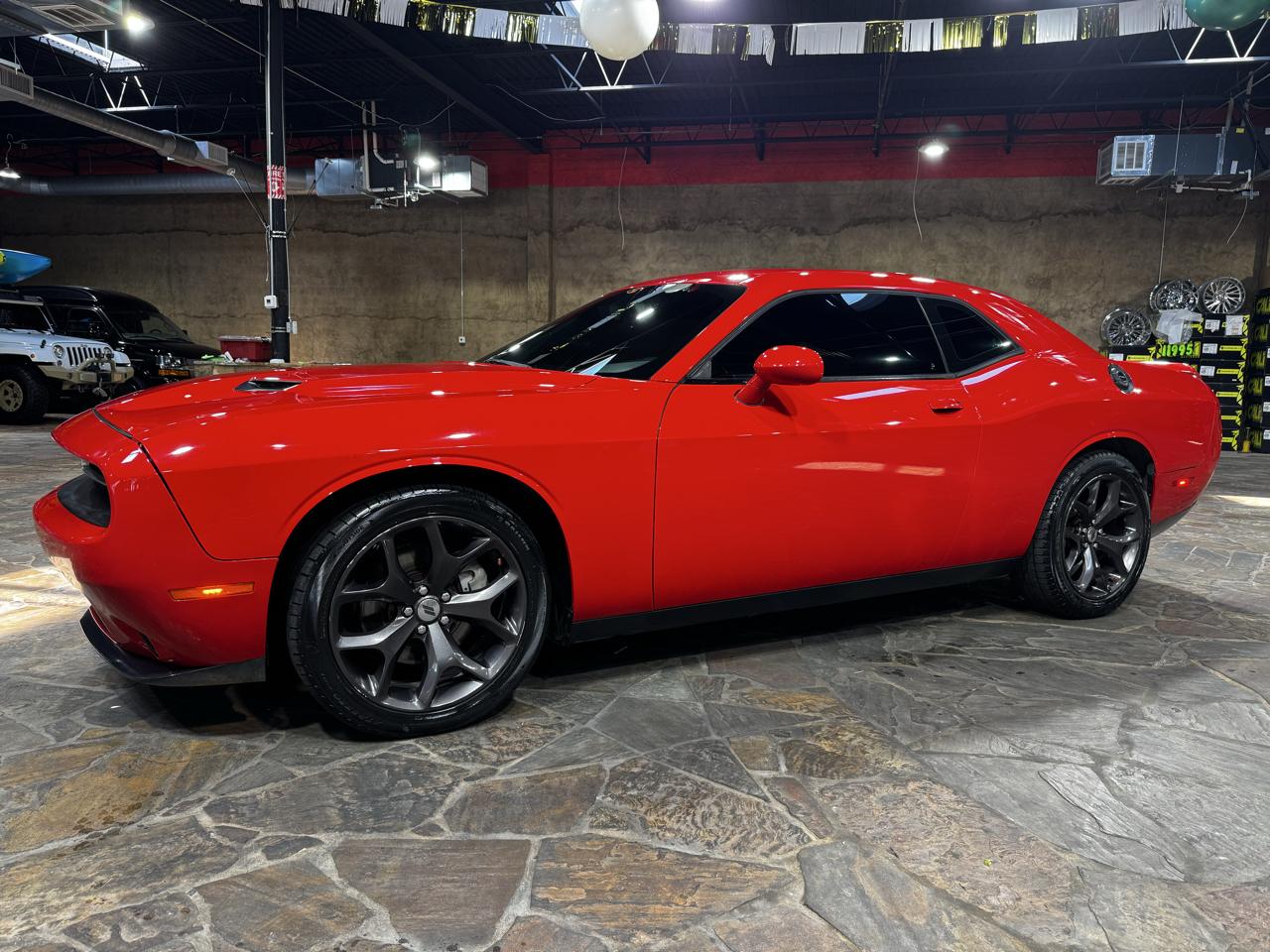 Dodge Challenger 2dr Cpe SXT Plus 2016