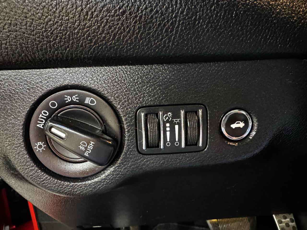 Dodge Challenger 2dr Cpe SXT Plus 2016