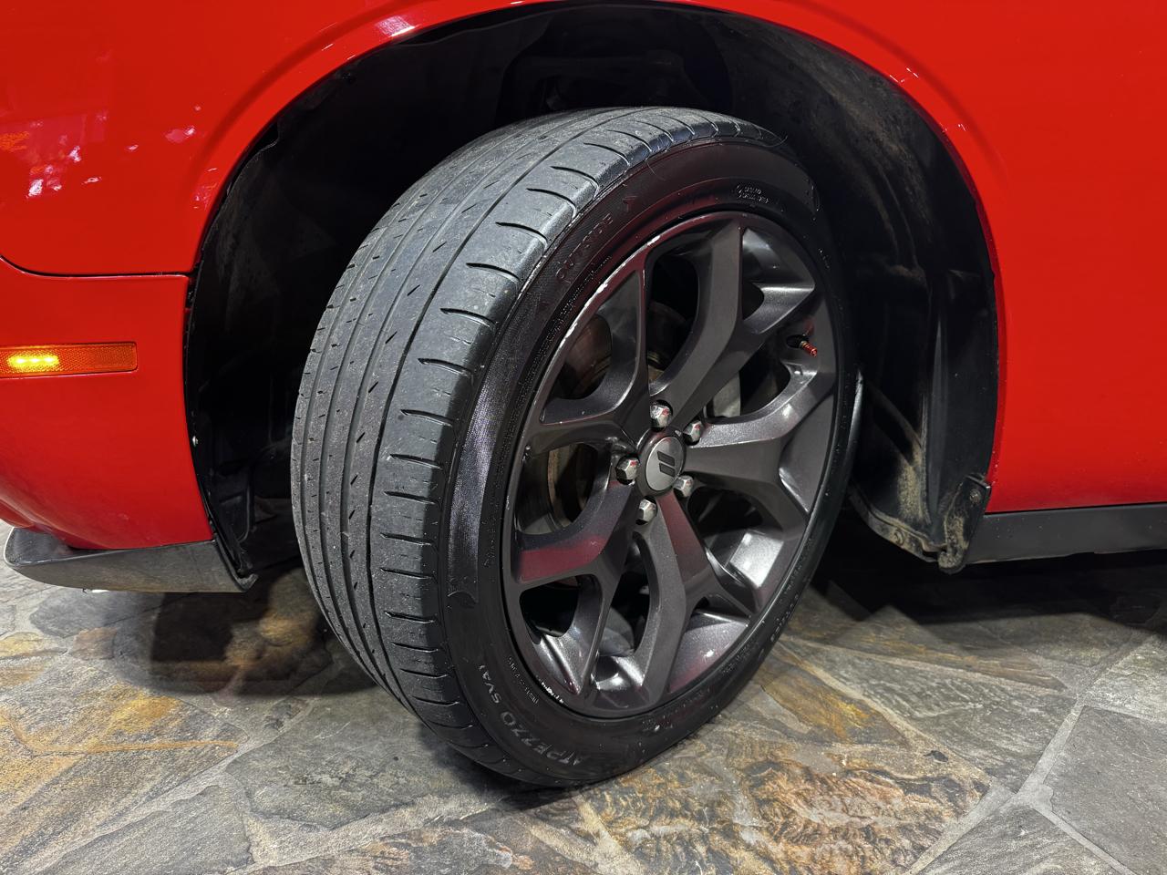 Dodge Challenger 2dr Cpe SXT Plus 2016