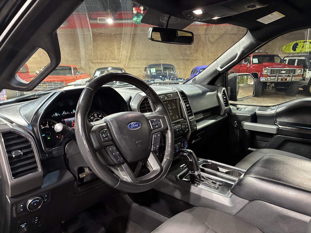 Ford F-150 2WD SuperCrew 139" XLT 2018