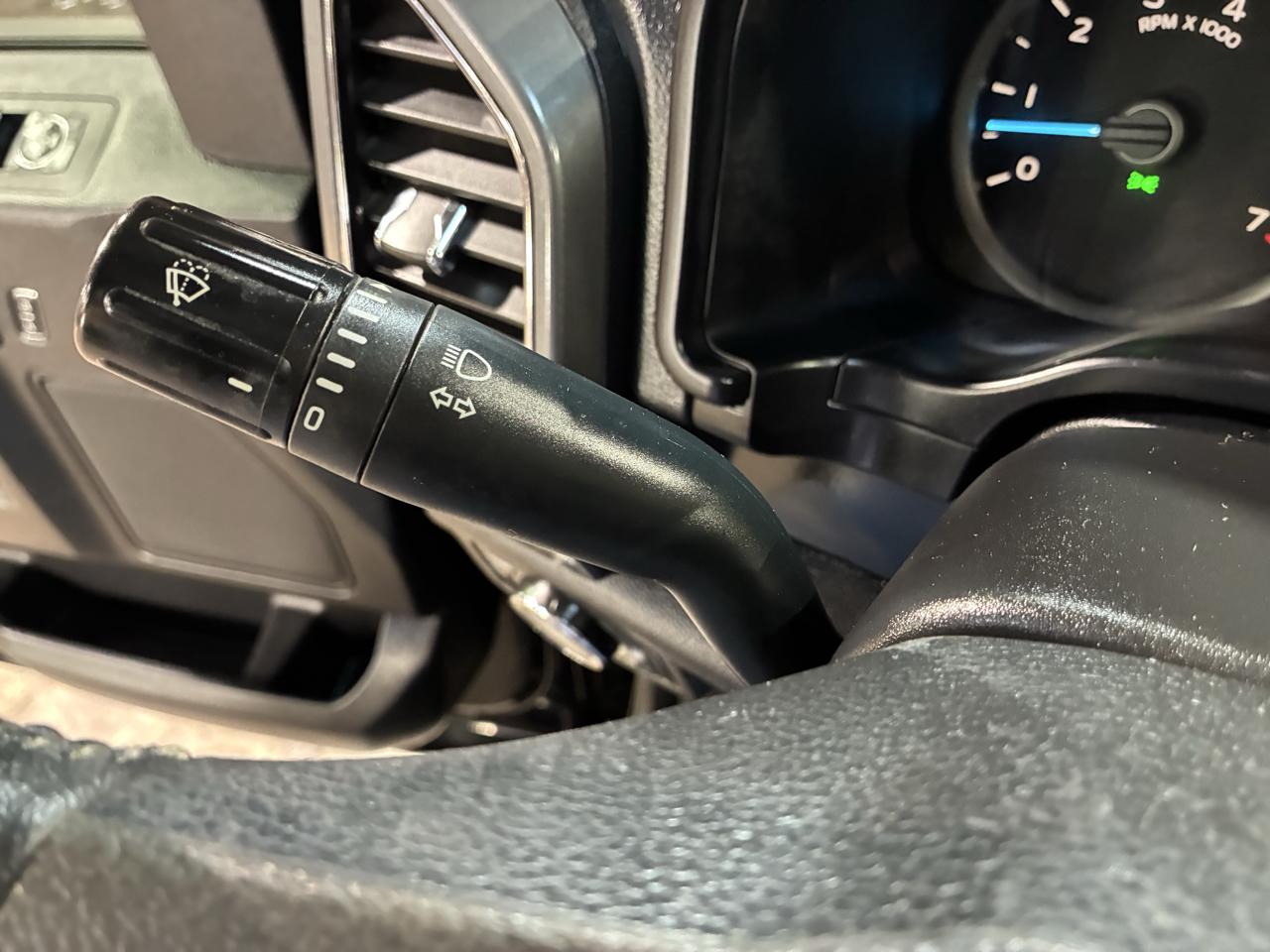 Ford F-150 2WD SuperCrew 139" XLT 2018