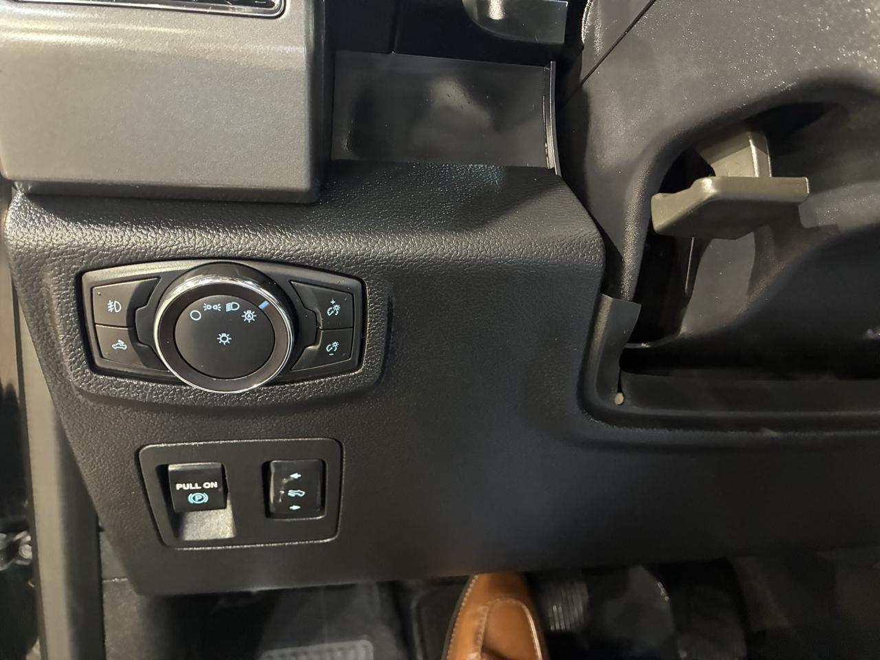 Ford F-150 2WD SuperCrew 139" XLT 2018