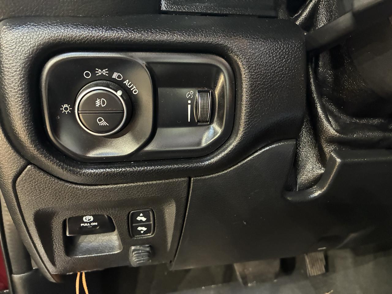 RAM 1500 Big Horn 4x4 Crew Cab 5'7" Box 2021