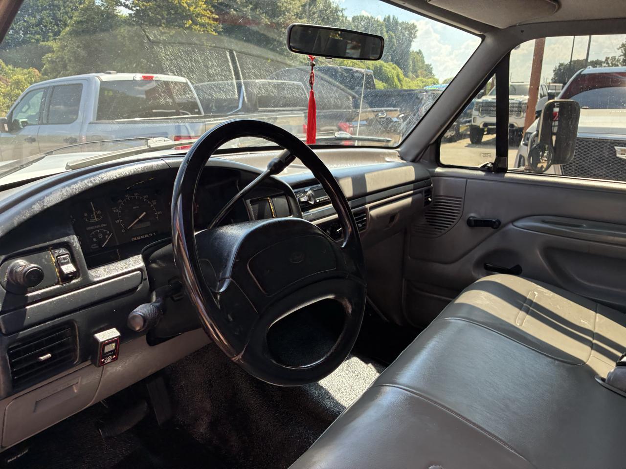 Ford Super Duty F-350 DRW 2WD Reg Cab 137" XLT 1996