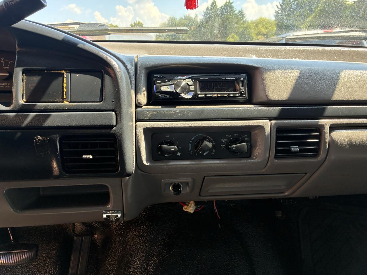 Ford Super Duty F-350 DRW 2WD Reg Cab 137" XLT 1996