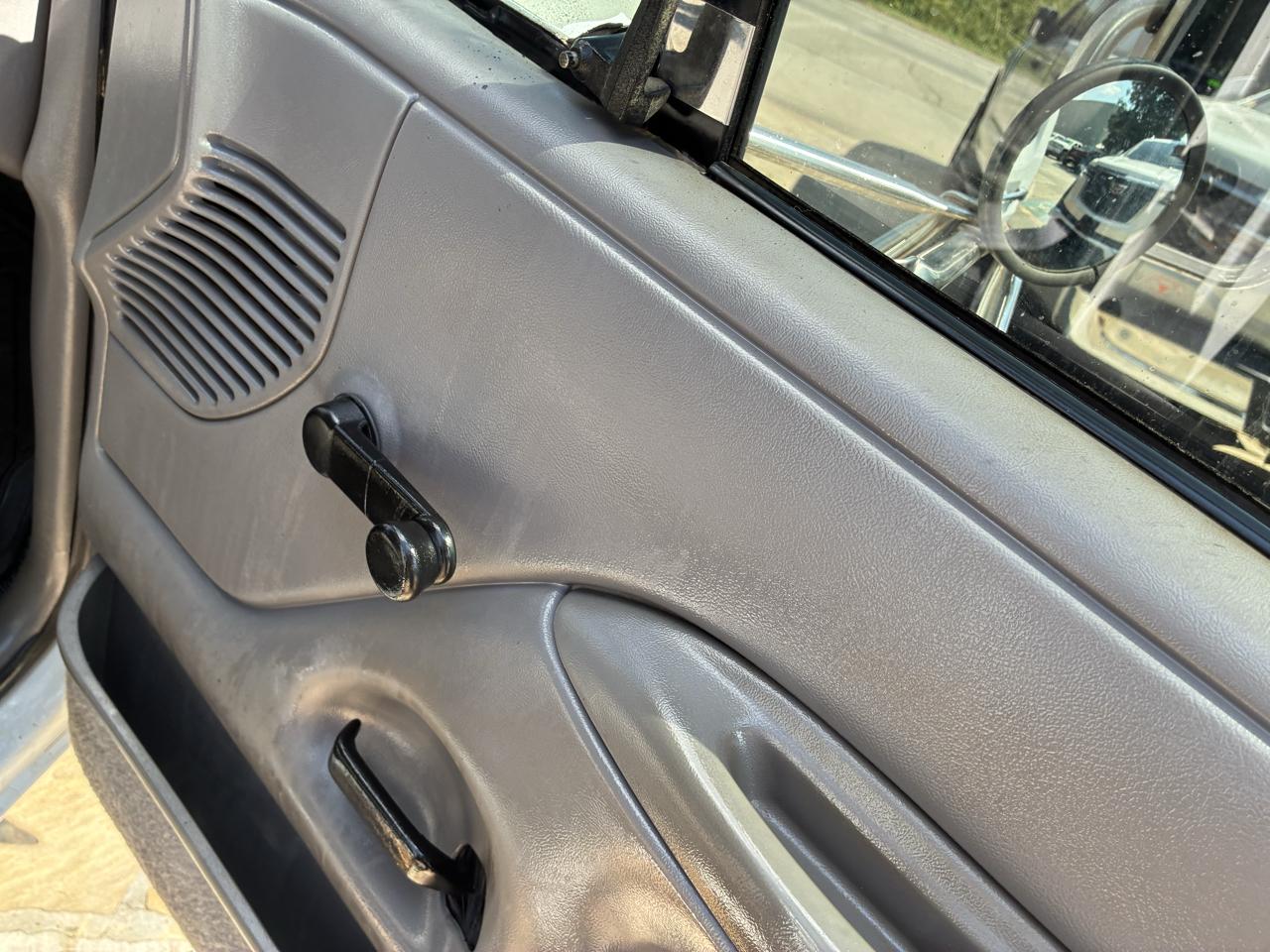 Ford Super Duty F-350 DRW 2WD Reg Cab 137" XLT 1996