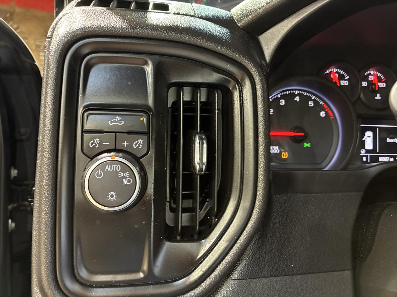 Chevrolet Silverado 1500 2WD Crew Cab 147" Custom 2019