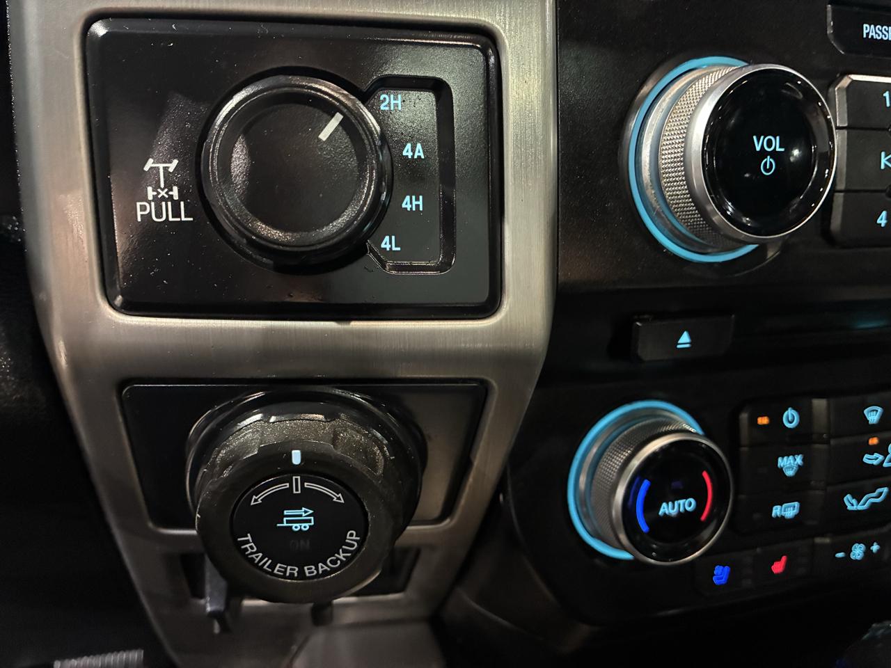 Ford F-150 4WD SuperCrew 157" Platinum 2018