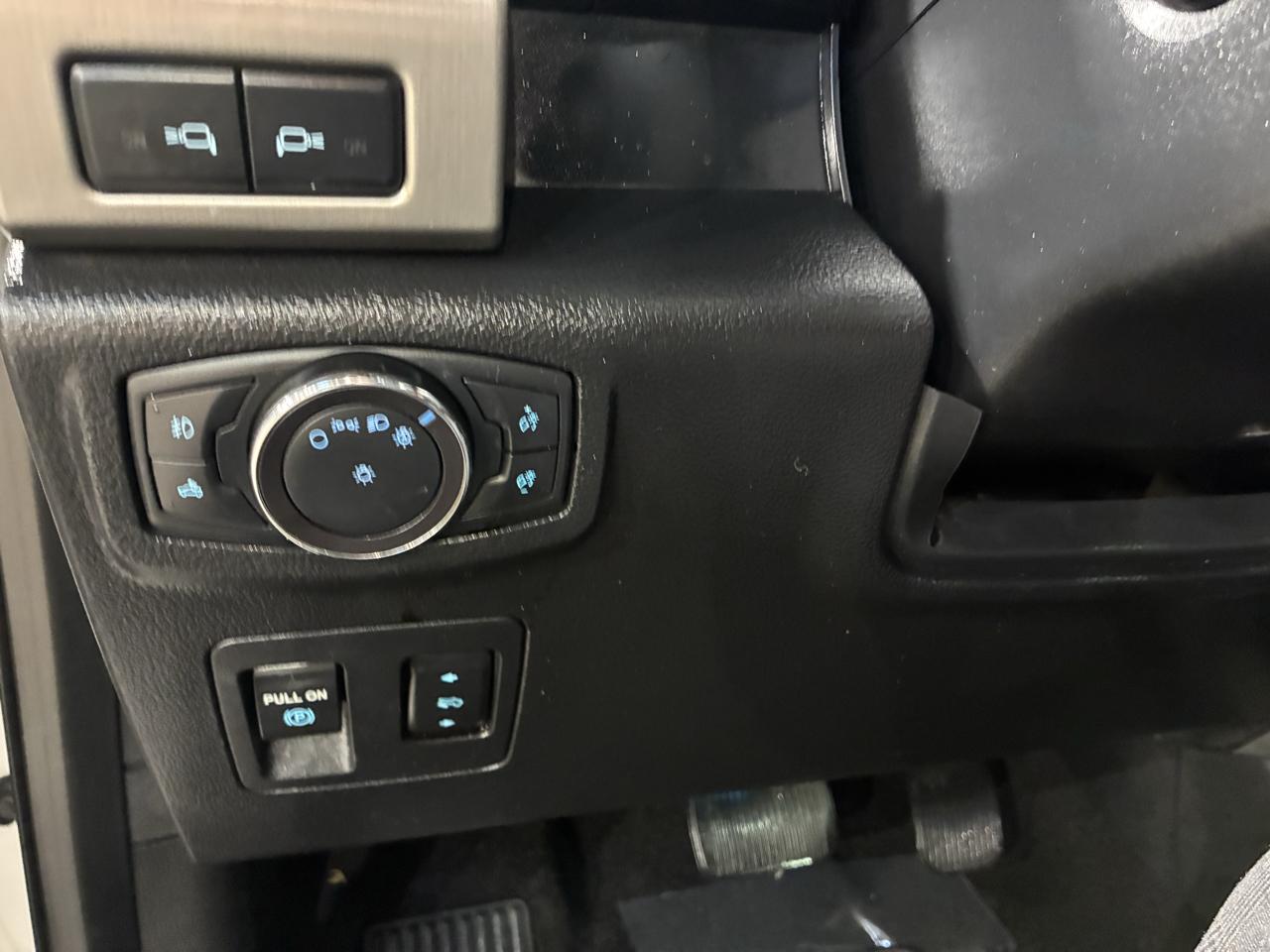 Ford F-150 4WD SuperCrew 157" Platinum 2018