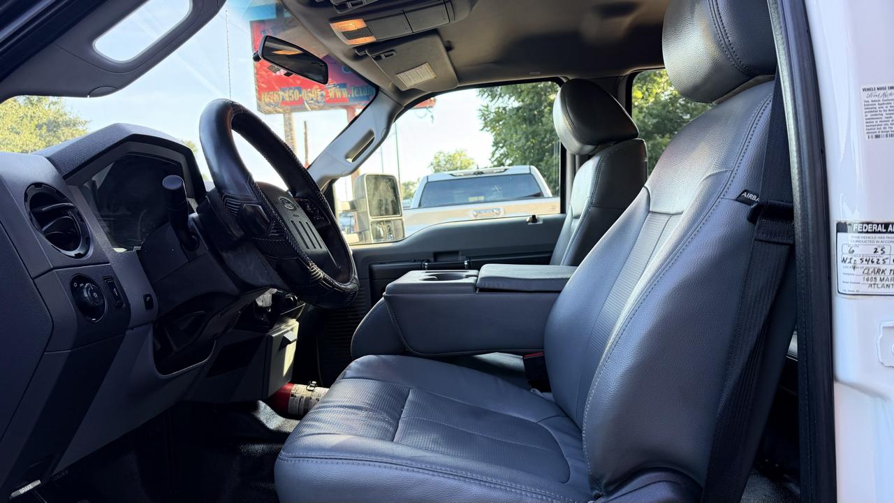 Ford Super Duty F-450 DRW 2WD Crew Cab 200" WB 84" CA Lariat 2016