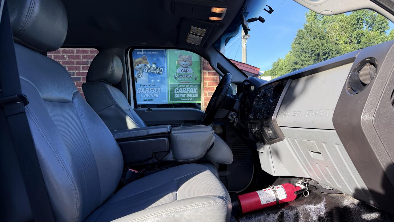 Ford Super Duty F-450 DRW 2WD Crew Cab 200" WB 84" CA Lariat 2016