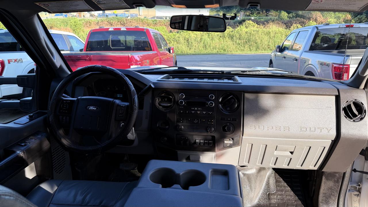 Ford Super Duty F-450 DRW 2WD Crew Cab 200" WB 84" CA Lariat 2016