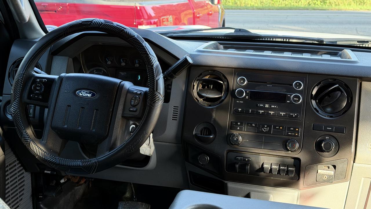Ford Super Duty F-450 DRW 2WD Crew Cab 200" WB 84" CA Lariat 2016