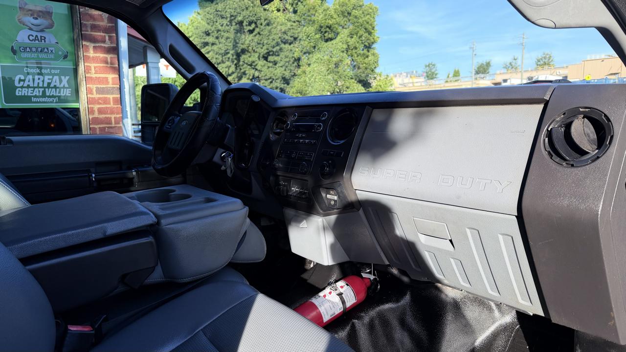 Ford Super Duty F-450 DRW 2WD Crew Cab 200" WB 84" CA Lariat 2016